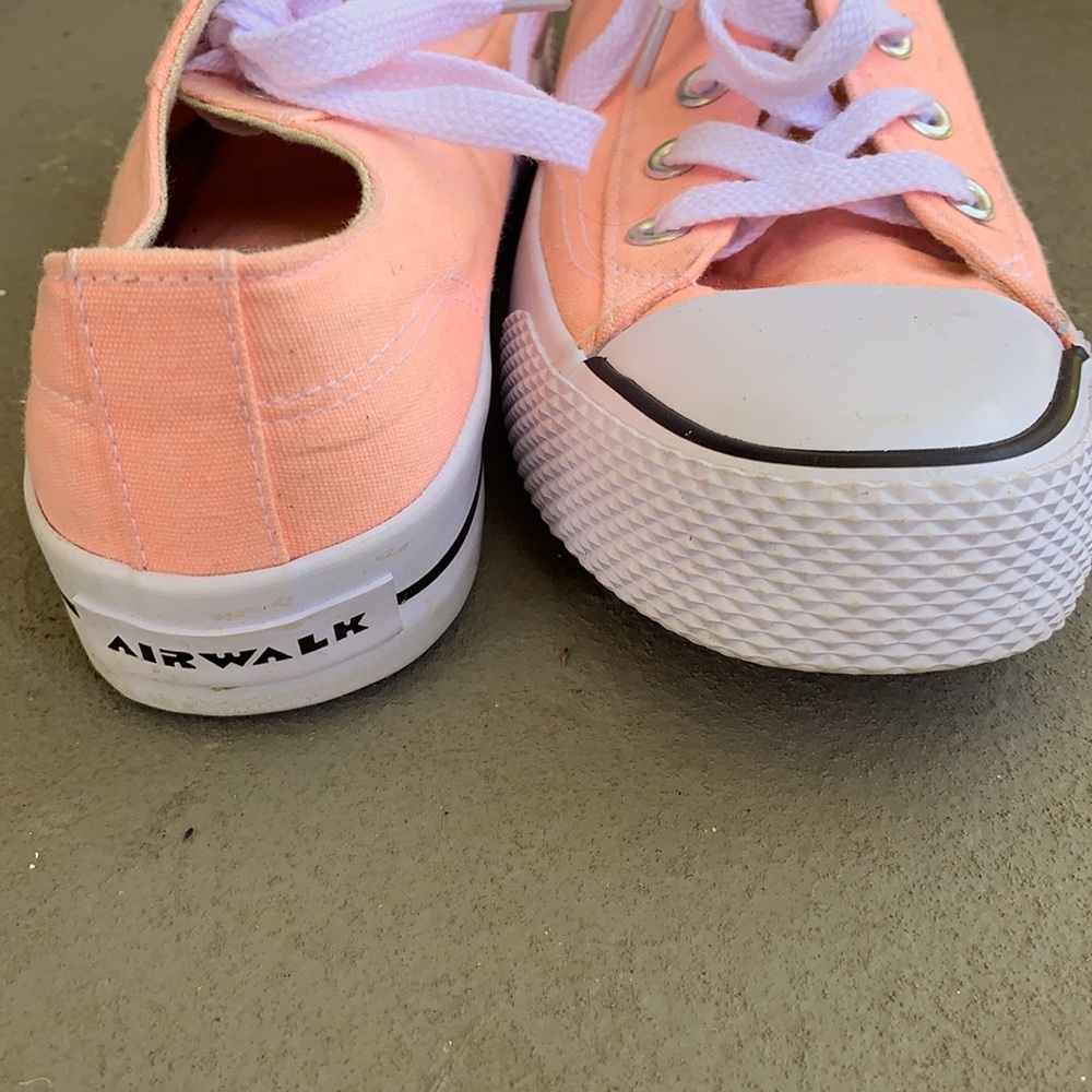 Air Walks Coral Pink Tennis Shoes